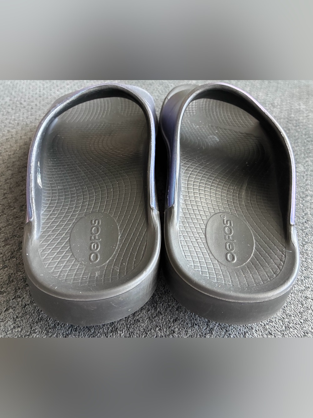 OOFOS OOahh Luxe Recovery Slide, Midnight Spectre, Size 7 (Men) / 9 (Women) - Picture 3 of 6